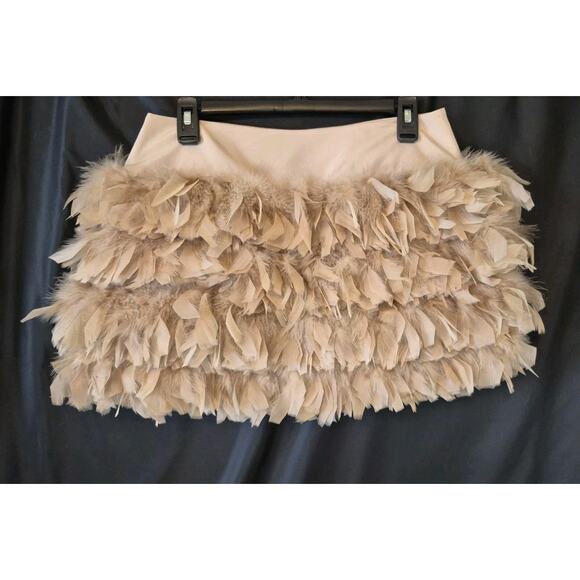 New W/Tag Y2K Bebe Womens Beige Tan Feathered Mini Skirt US 6 - Picture 6 of 8